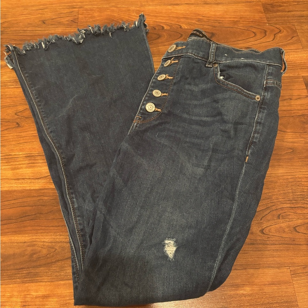 Chic Button-Fly Flare Jeans in Dark Blue